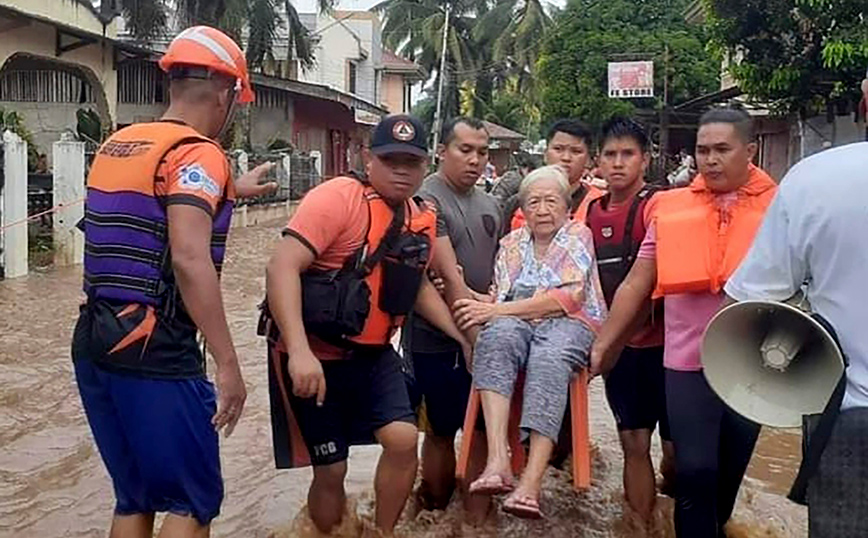 Χαμός στις Φιλιππίνες: Τουλάχιστον 25 νεκροί από τις φονικές πλημμύρες