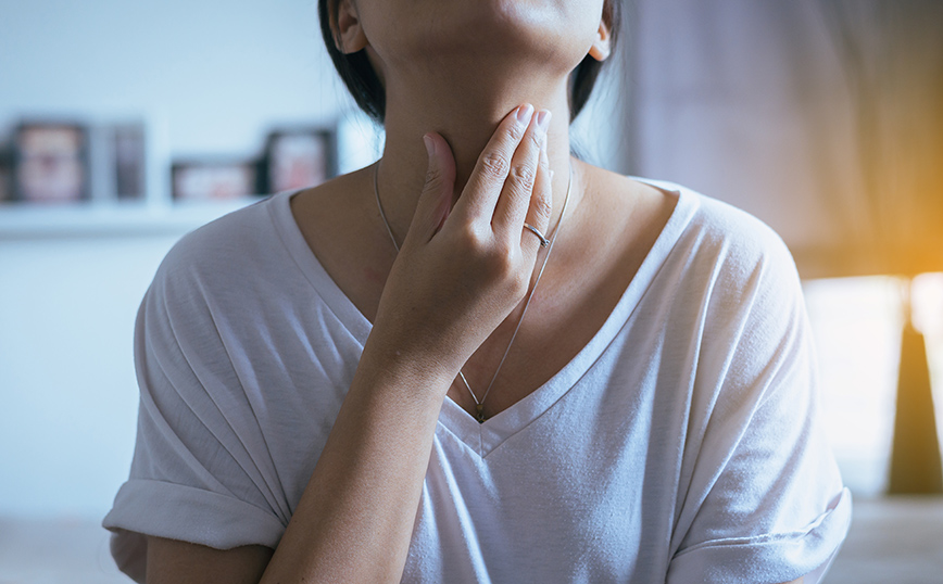 8 τρόποι να ανακουφίσεις τον ερεθισμένο σου λαιμό