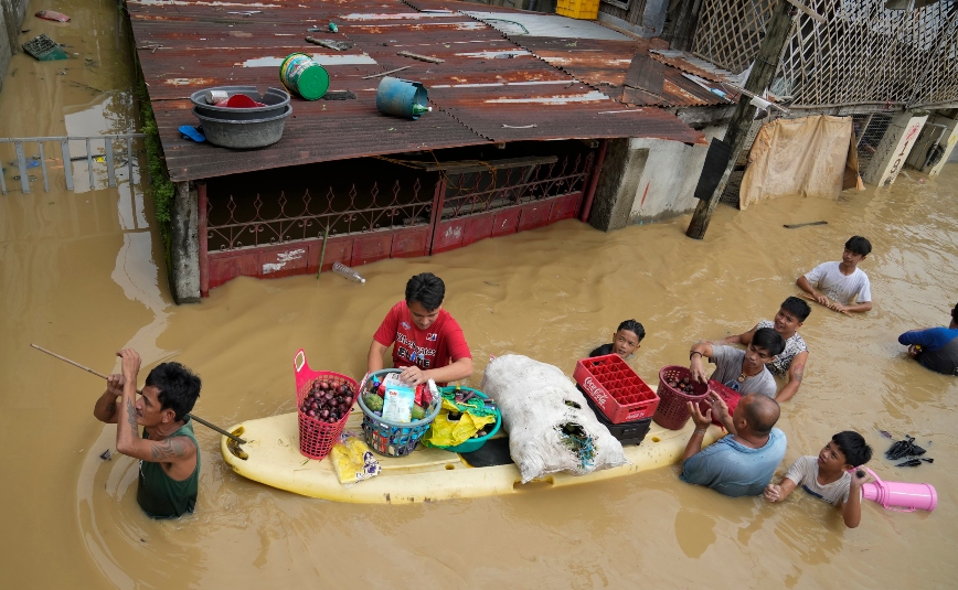 Αυξήθηκαν στους 33 οι νεκροί από τις πλημμύρες στις Φιλιππίνες