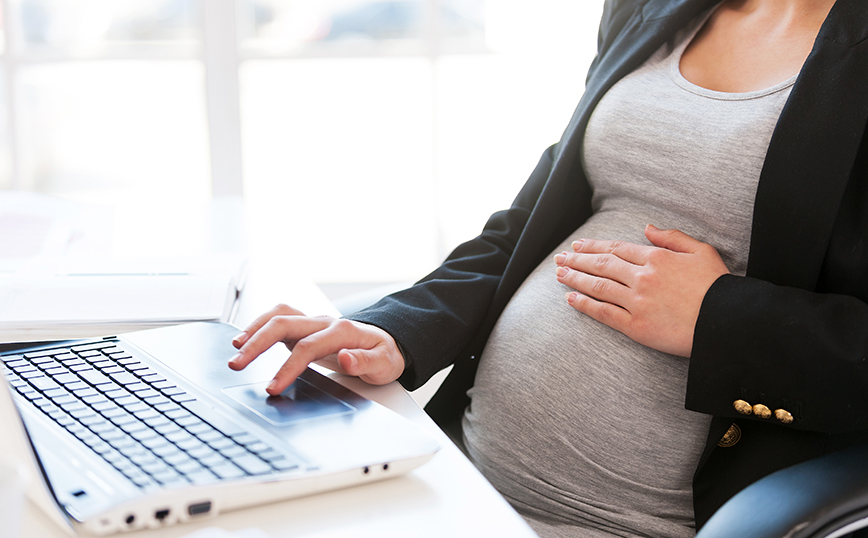 Άδεια μητρότητας: Διευκρινήσεις για την επέκταση από 6 σε 9 μήνες &#8211; Τι ισχύει για όσες γυναίκες έχουν υιοθετήσει παιδί
