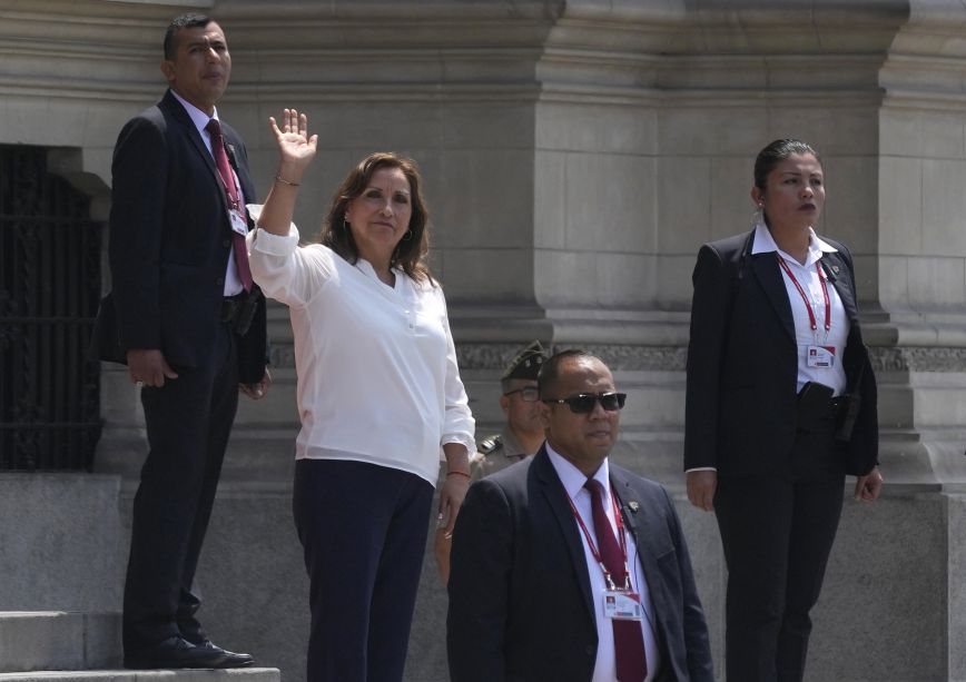 Περού: Αποκλείει το ενδεχόμενο της παραίτησης η πρόεδρος της χώρας, Ντίνα, Μπολουάρτε, εν μέσω πολιτικής κρίσης