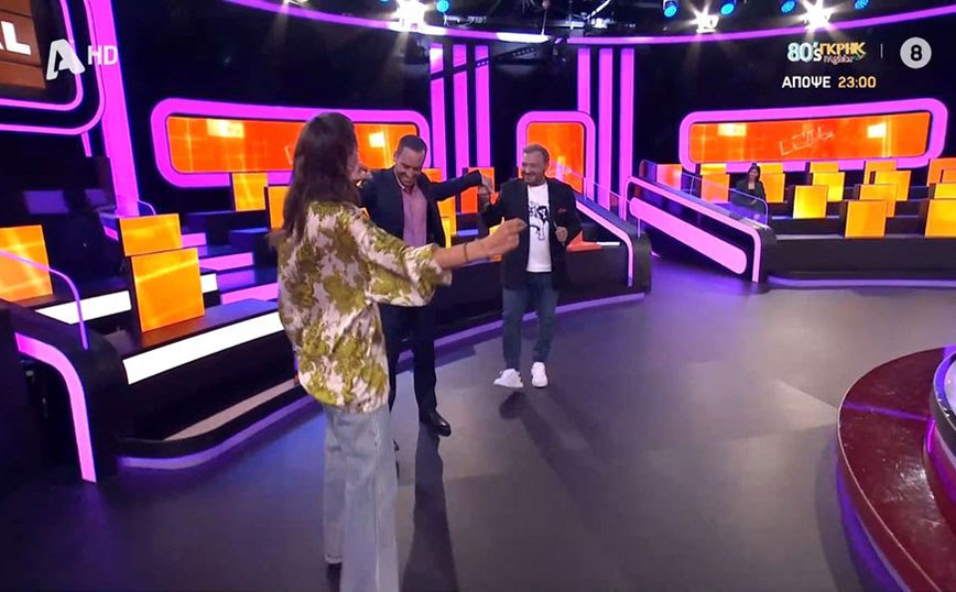 Deal: Η παίκτρια σήκωσε τον Χρήστο Φερεντίνο και τον Χάρη Αναγνωστόπουλο να χορέψουν τσάμικο