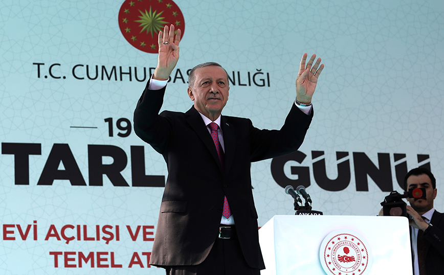 Εκλογές στην Τουρκία: Διατηρεί το προβάδισμα ο Ερντογάν με καταμετρημένο το 40%