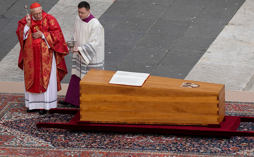 «Σάντο σούμπιτο» του πάπα Βενέδικτου ζητούν οι πιστοί στην Ιταλία &#8211; «Παραδίδουμε τον αδελφό μας στα χέρια του Πατρός»