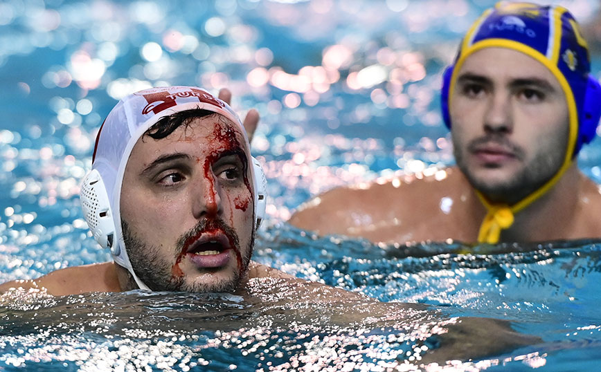 Χτύπησε στο πρόσωπο και αποχώρησε με αίματα ο Μουρίκης στο Ολυμπιακός &#8211; Μπαρτσελονέτα