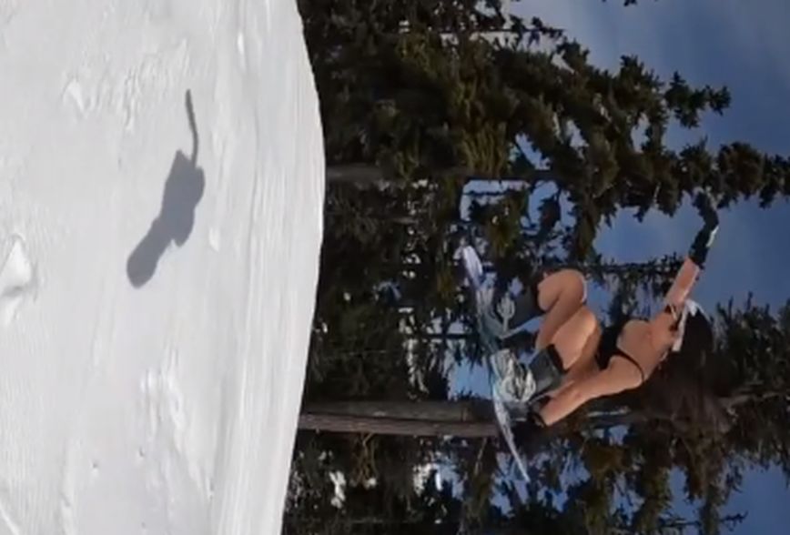 Η snowboarder με μπικίνι στα χιόνια που τρέλανε τα social media – Το viral βίντεο