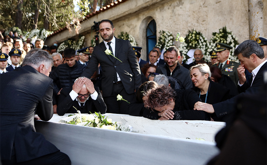 Θρήνος στην κηδεία του Μάριου – Μιχαήλ Τουρούτσικα: Συγκλόνισαν οι γονείς του &#8211; «Είσαι ψηλά αγόρι μου»