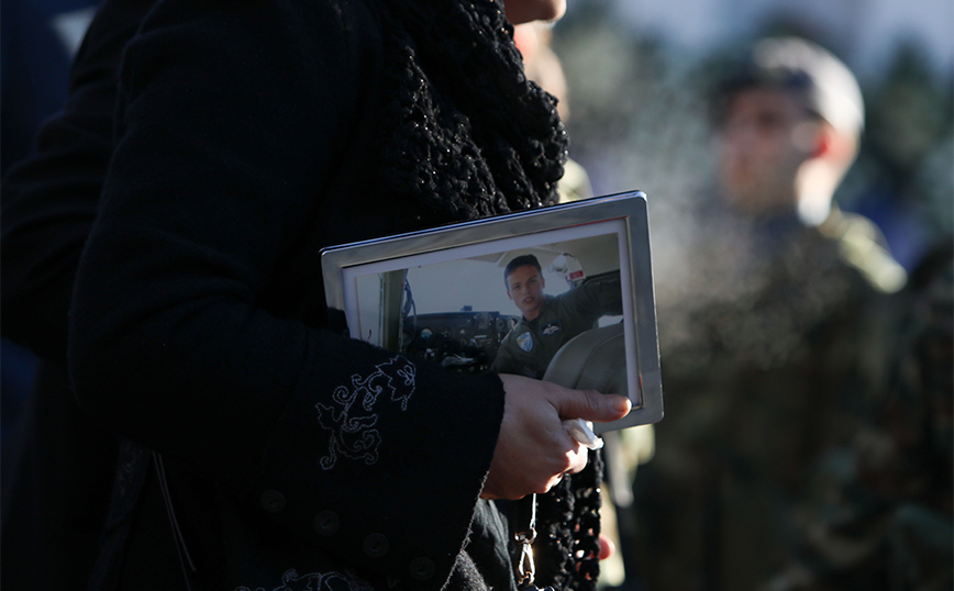 «Είσαι ψηλά αγόρι μου»: Λύγισε ο πατέρας του Μάριου Τουρούτσικα στην ταφή του