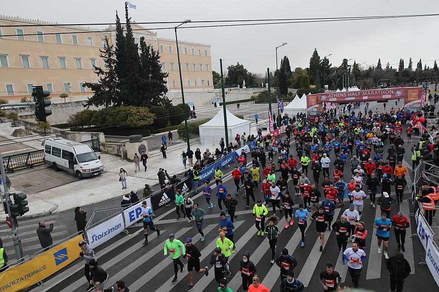 Ημιμαραθώνιος Αθήνας: Εκκίνηση με 18.000 συμμετέχοντες – Ποιοι δρόμοι θα είναι κλειστοί