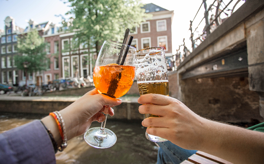 Το Άμστερνταμ ρίχνει πόρτα στους τουρίστες που θέλουν να ξεσαλώσουν &#8211; Πρώτοι στη λίστα οι Βρετανοί