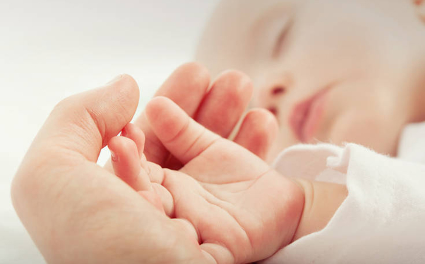 Όσα ακούει ένα μωρό πριν τη γέννηση, διαμορφώνουν τον εγκέφαλό του