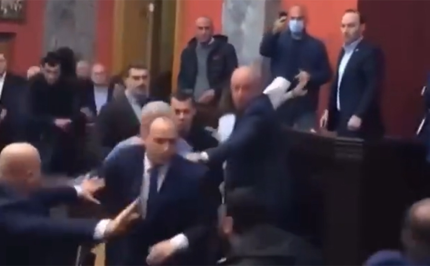 Ξύλο μεταξύ βουλευτών στη Γεωργία &#8211; Αφορμή ένα νομοσχέδιο για τους ξένους πράκτορες