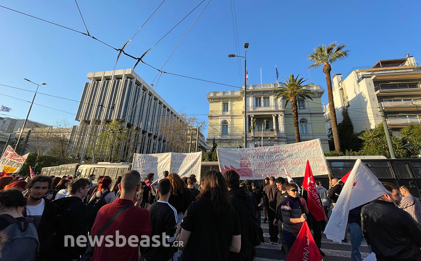 Συγκέντρωση διαμαρτυρίας στη Γαλλική Πρεσβεία της Αθήνας