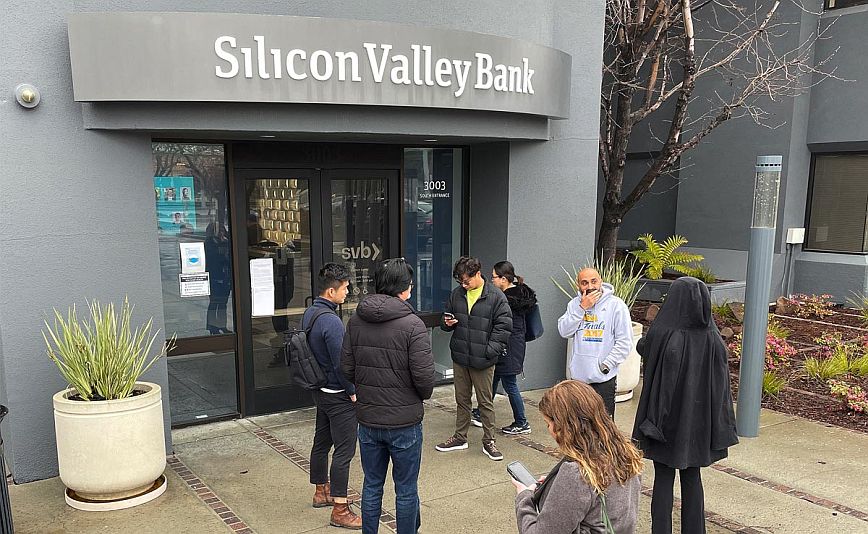 ΗΠΑ: Η κυβέρνηση Μπάιντεν θα προβεί σε ουσιαστική ανακοίνωση για τη στήριξη των καταθέσεων στην Silicon Valley Bank