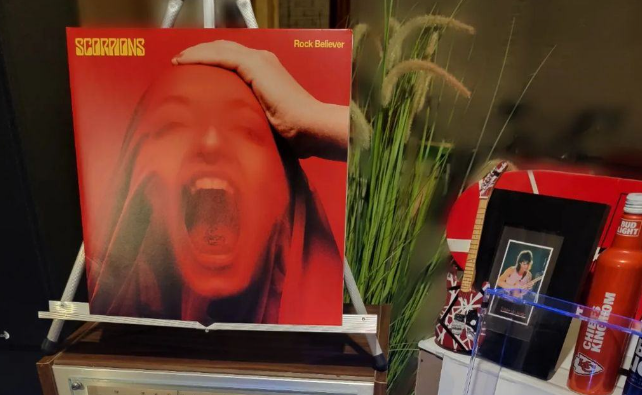 Επανακυκλοφορούν 12 άλμπουμ των Scorpions σε έγχρωμα βινύλια