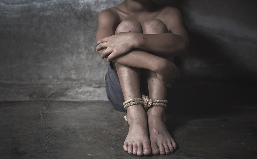 «Ο αδερφός μου με βίαζε και με χρησιμοποιούσε σαν σκλάβα του σεξ» &#8211; Συγκλονίζει η μαρτυρία γυναίκας που έζησε τη φρίκη