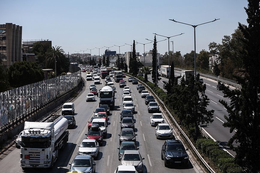 Δυσκολίες στην Αθηνών-Κορίνθου από Ελευσίνας μέχρι Μέγαρα &#8211; Καθυστερήσεις στην Αττική Οδό