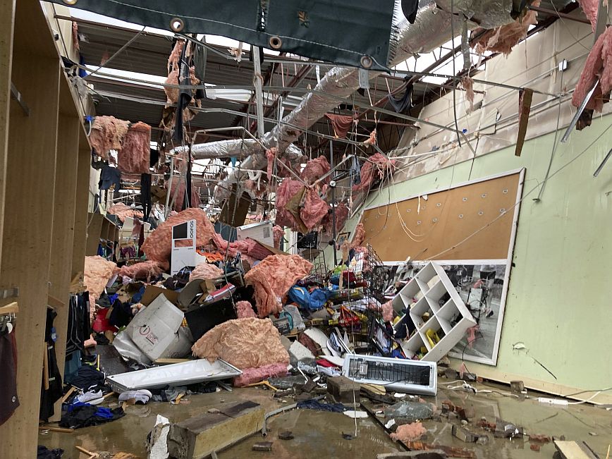 ΗΠΑ: Τουλάχιστον τέσσερις νεκροί από τον ανεμοστρόβιλο στο Αρκάνσας και την καταιγίδα στο Ιλινόις