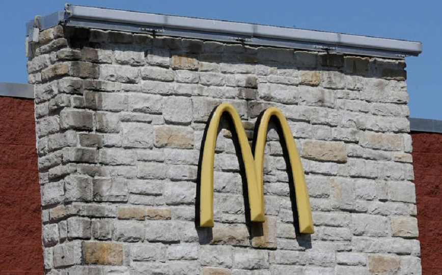 Άλλαξαν όνομα τα πρώην McDonald’s στη Λευκορωσία και πλέον ονομάζονται «Mak.by»