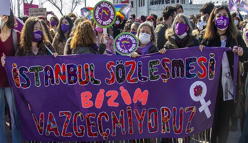 Τουρκία: Η 20ετία Ερντογάν έπληξε τα δικαιώματα των γυναικών- «Ζουν υπό ασφυκτικό έλεγχο»