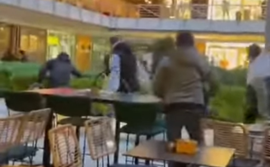 Βίντεο &#8211; ντοκουμένο από συμπλοκή σε εμπορικό κέντρο στη Θεσσαλονίκη