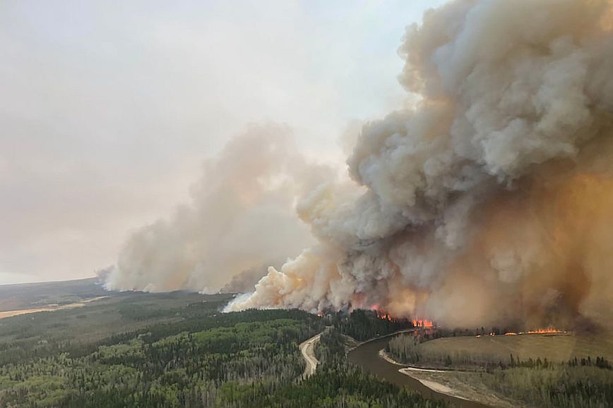 Σε κατάσταση εκτάκτου ανάγκης η Αλμπέρτα του Καναδά λόγω των δασικών πυρκαγιών