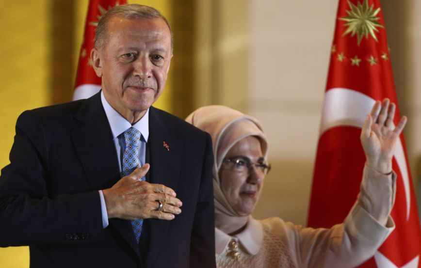 Κυρίαρχος ο Ερντογάν για άλλα πέντε χρόνια στην Τουρκία &#8211; Πώς επικράτησε έναντι του αντιπάλου του