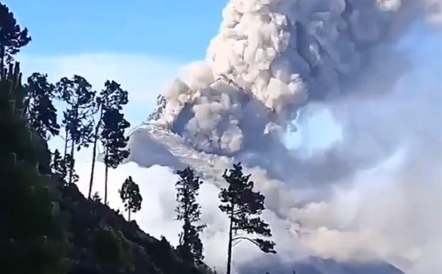 Βρυχάται το ηφαίστειο Φουέγο στη Γουατεμάλα &#8211; Εκατοντάδες κάτοικοι απομακρύνονται εσπευσμένα