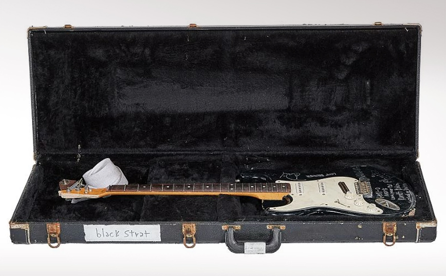 Πάνω από μισό εκατομμύριο δολάρια πωλήθηκε κιθάρα του τραγουδιστή των Nirvana Κερτ Κομπέιν