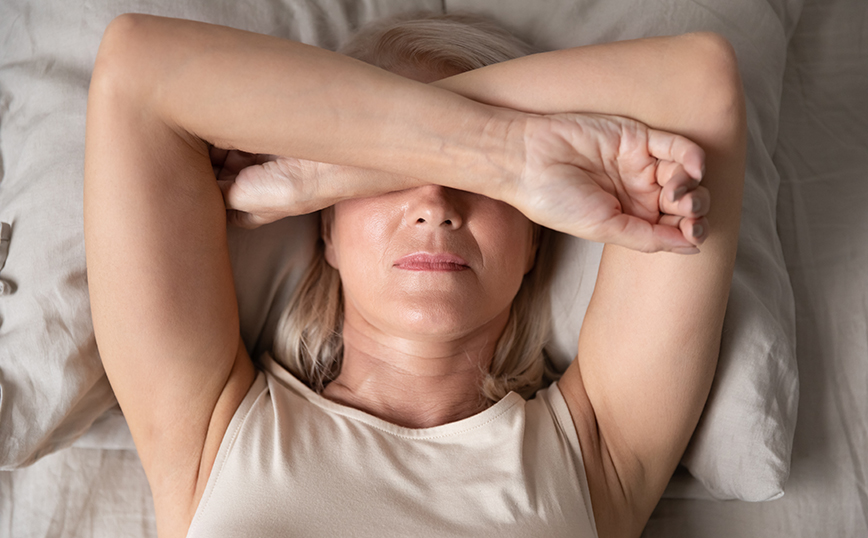 Οι πονοκέφαλοι κατά την εμμηνόπαυση μπορεί να επηρεάσουν και άλλα συμπτώματα, όπως προβλήματα ύπνου, άγχος και κατάθλιψη