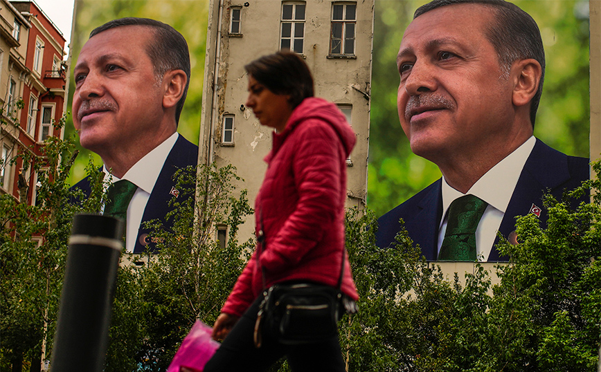 Εκλογές στην Τουρκία: Ο «πολύ σκληρός για να πεθάνει» Ερντογάν, η διάψευση των δημοσκόπων και οι αναλύσεις για το αποτέλεσμα