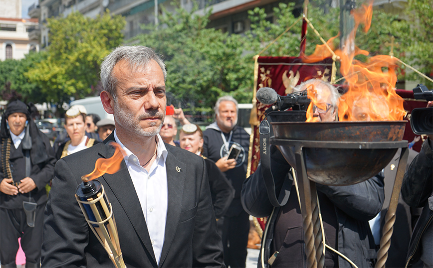 Ο Κωνσταντίνος Ζέρβας άναψε τη «Φλόγα της Μνήμης» για την επέτειο της Γενοκτονίας του Ποντιακού Ελληνισμού