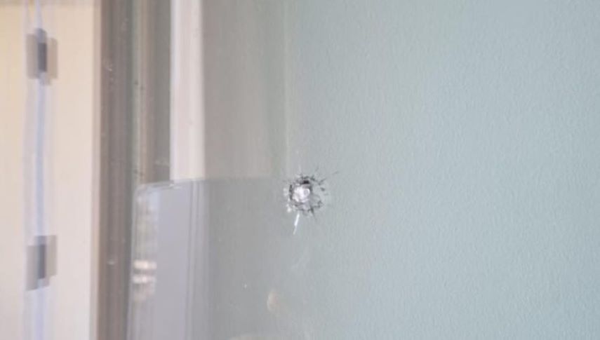 Σφαίρα κατέληξε σε παράθυρο παιδικού δωματίου στο Ρέθυμνο