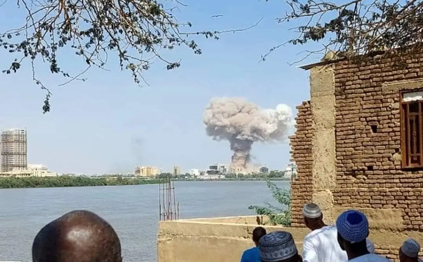 Ισχυρή έκρηξη κοντά στο αρχηγείο των ενόπλων δυνάμεων στο Χαρτούμ