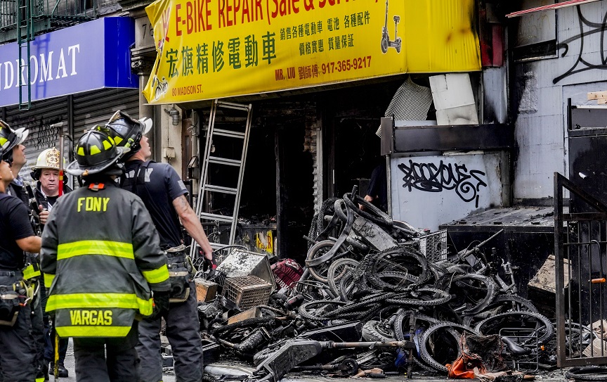 Τραγωδία στη Νέα Υόρκη με τέσσερις νεκρούς από φωτιά σε κατάστημα ηλεκτρικών ποδηλάτων