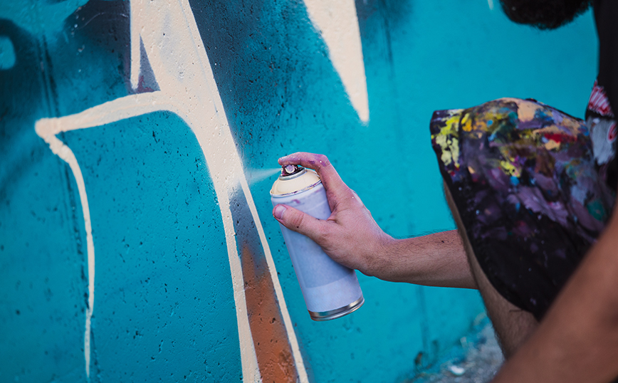 Αντιδήμαρχος του Ελσίνκι πιάστηκε στα «πράσα» να ζωγραφίζει γκράφιτι