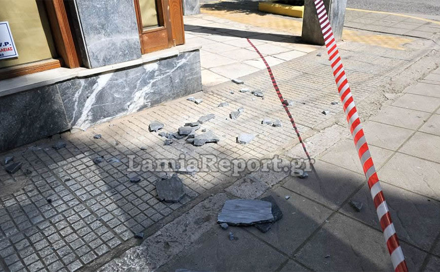 Έπεσαν μάρμαρα στο κέντρο της Λαμίας &#8211; Κινδύνευσε ντελιβεράς