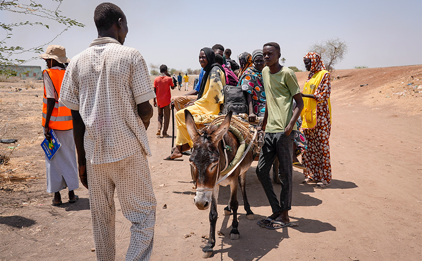 Πόλεμος στο Σουδάν: 2,5 εκατ. πρόσφυγες κι εκτοπισμένοι, πτώματα σπαρμένα στους δρόμους στο Νταρφούρ