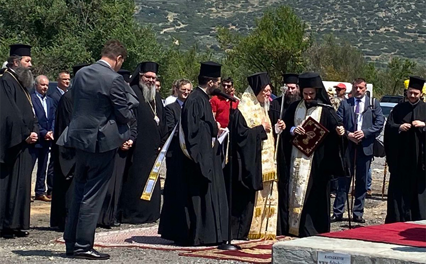 Ο Οικουμενικός Πατριάρχης Βαρθολομαίος δάκρυσε στο τρισάγιο για τη μνήμη των 57 νεκρών του δυστυχήματος στα Τέμπη