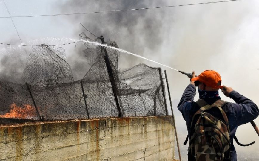 Φωτιά στο Λουτράκι: «Αυξήθηκε η ένταση των ανέμων» &#8211; Δυνάμεις της πυροσβεστικής αντιμετωπίζουν τις αναζωπυρώσεις