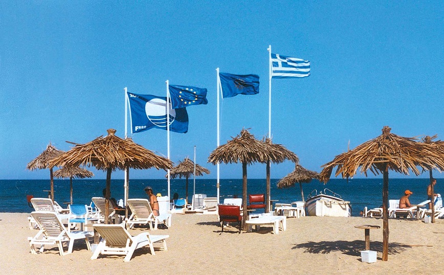 Αυτές είναι οι 13 παραλίες που χάνουν τη «Γαλάζια Σημαία» για πλημμελή οργάνωση
