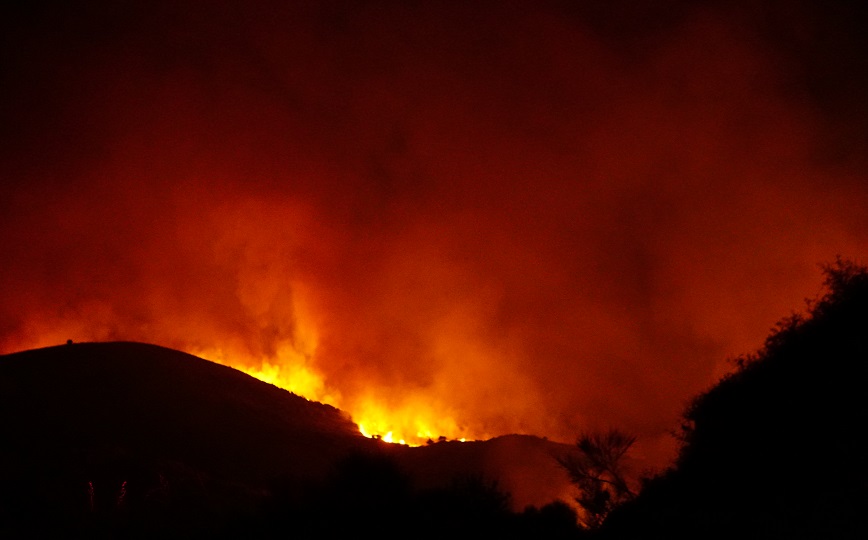 Ολονύχτια μάχη με τις φωτιές Κέρκυρα, Αίγιο, Κάρυστο και Υλίκη &#8211; Ύφεση παρουσιάζει η Ρόδος