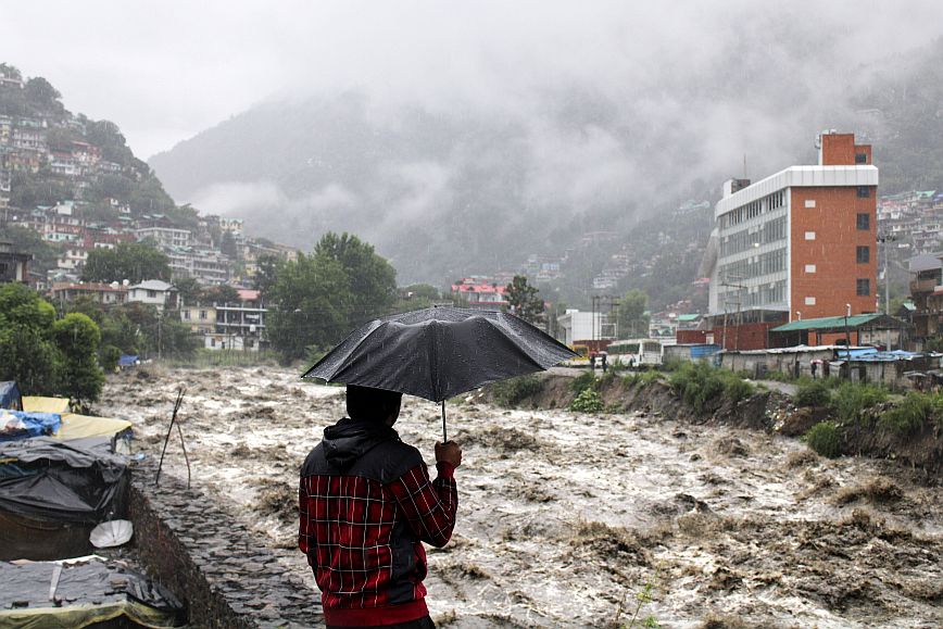 Ινδία: Τουλάχιστον 15 νεκροί στην Ινδία από  πλημμύρες και κατολισθήσεις