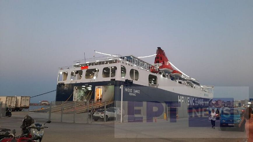 Χίος: Χωρίς επιβάτες αναχώρησε για Πειραιά το «Νήσος Σάμος» μετά την πρόσκρουση στο φανάρι εισόδου