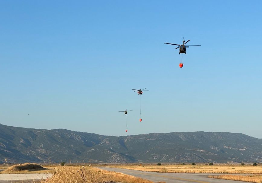 Αμερικανικά ελικόπτερα Black Hawk στην αντιμετώπιση των πυρκαγιών στην Ελλάδα