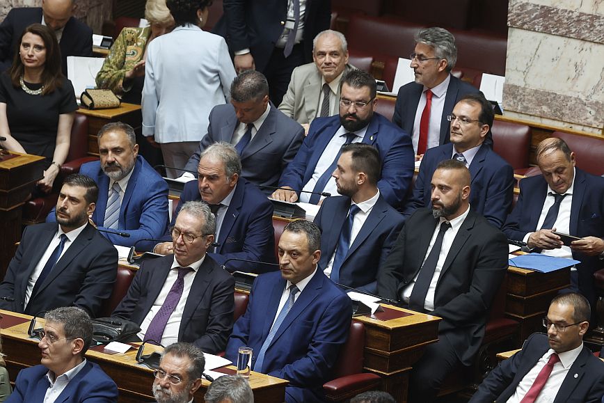 Υπερψηφίστηκε η άρση ασυλίας των 11 βουλευτών των Σπαρτιατών