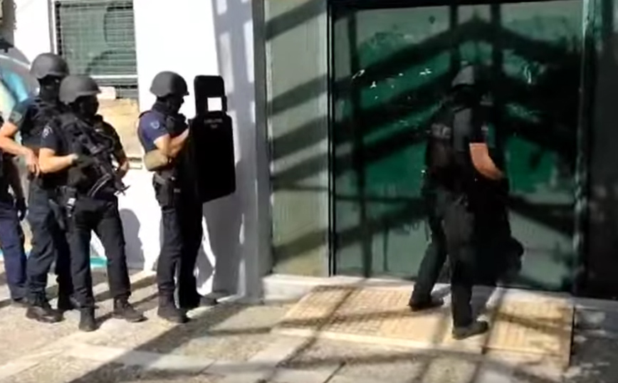 Αστυνομική επιχείρηση σε κτήριο του δήμου Πετρούπολης &#8211; Εκκενώθηκε κατάληψη