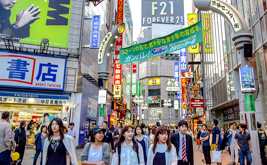 Μειώνεται ο πληθυσμός της Ιαπωνίας την ώρα που στη χώρα σπάει κάθε ρεκόρ ο αριθμός των ξένων