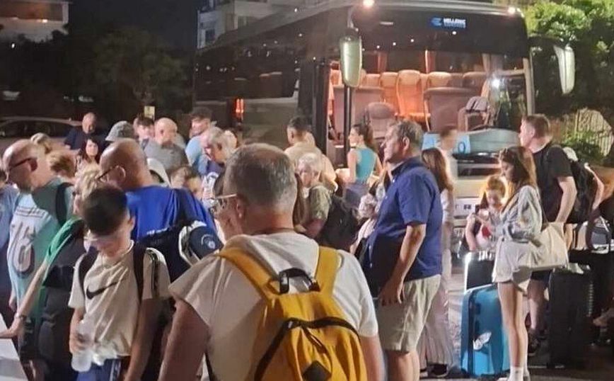 Προσωπικό του ΥΠΕΞ μεταβαίνει στη Ρόδο – Θα εγκατασταθεί Help Desk στο αεροδρόμιο για τους τουρίστες