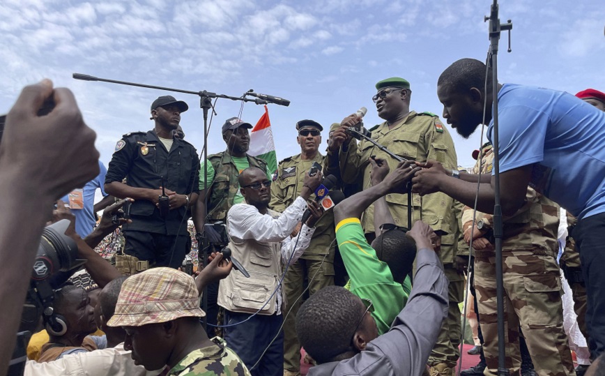 Πραξικόπημα στον Νίγηρα: Η ECOWAS απορρίπτει την εξαγγελία του ηγέτη της χούντας περί «μεταβατικής περιόδου»